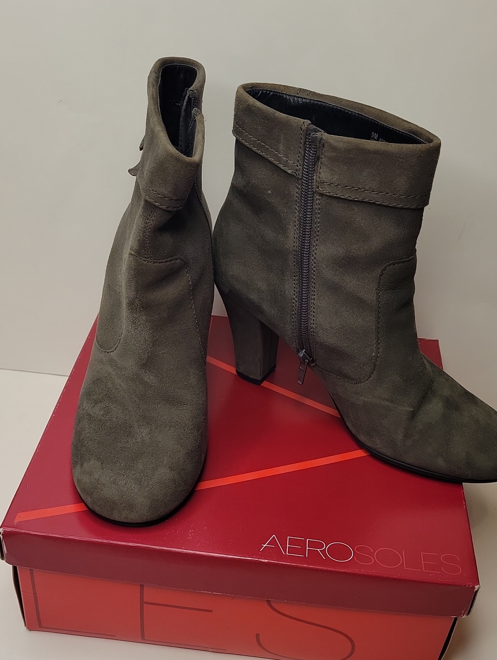 AEROSOLES Olive Suede Mid-Heel Ankle Boots with Side Zip